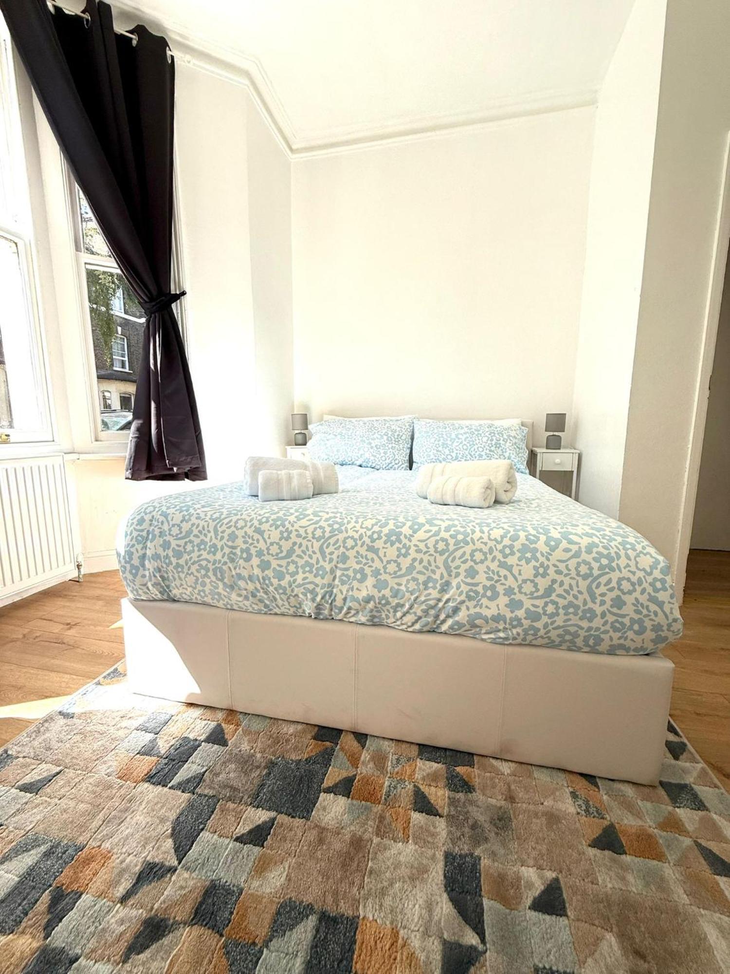 Modern 2bed Flat In Apartment London